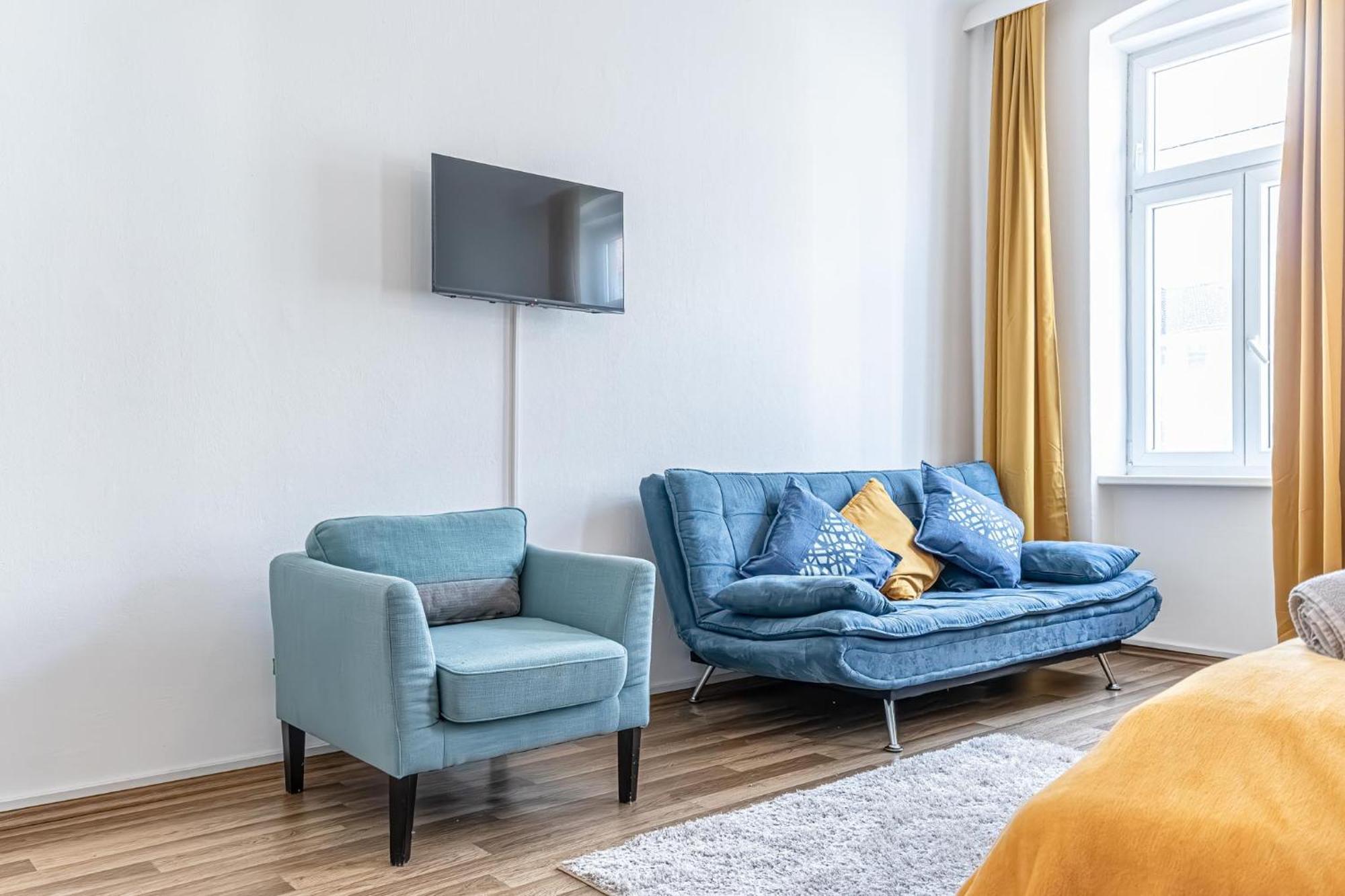 Explore Vienna: 1Br Retreat Near Westbahnhof Esterno foto